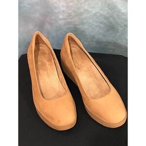 Vionic Sereno Tan Nubuck Leather Platform Wedge Pumps Women 9.5 Orthotic Support